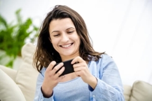 woman using cell phone to quickly connect with a doctor through instavisit